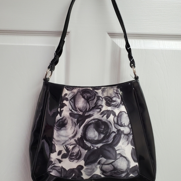 Vintage Liz Caliborne black and white flowered purse with magnetic closure - Picture 2 of 12